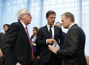 Юнкер, Рюте и Туск в работен момент преди началото на Европейския съвет днес, 16 март 2016 г. в Брюксел.