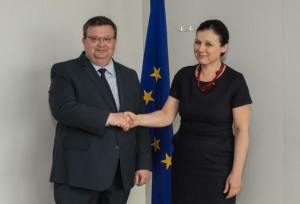 Главният прокурор Сотир Цацаров и еврокомисарката по правосъдието Вера Юрова в Брюксел. Снимка Европейска комисия